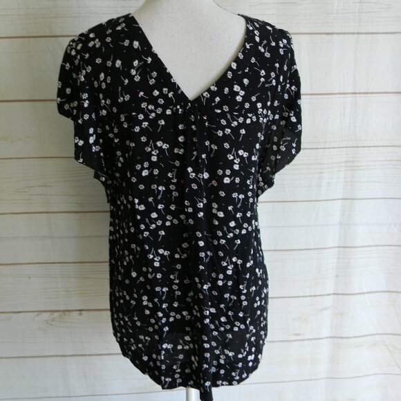 SANCTUARY BLACK FLORAL SHORT SLEEVE V-NECK BLOUSE TOP SZ M BOHO ARTSY - Picture 3 of 3